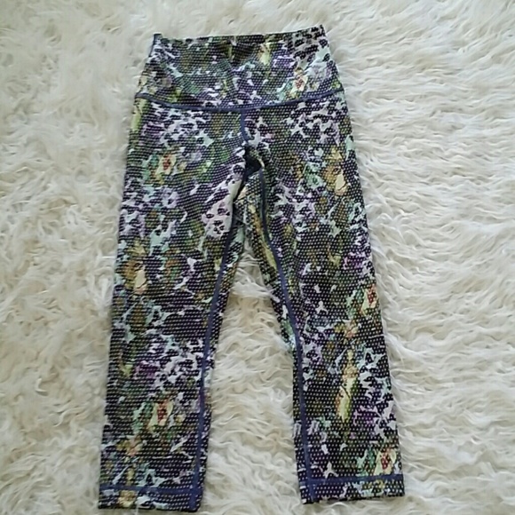 Lululemon athletica capris - Picture 2 of 8